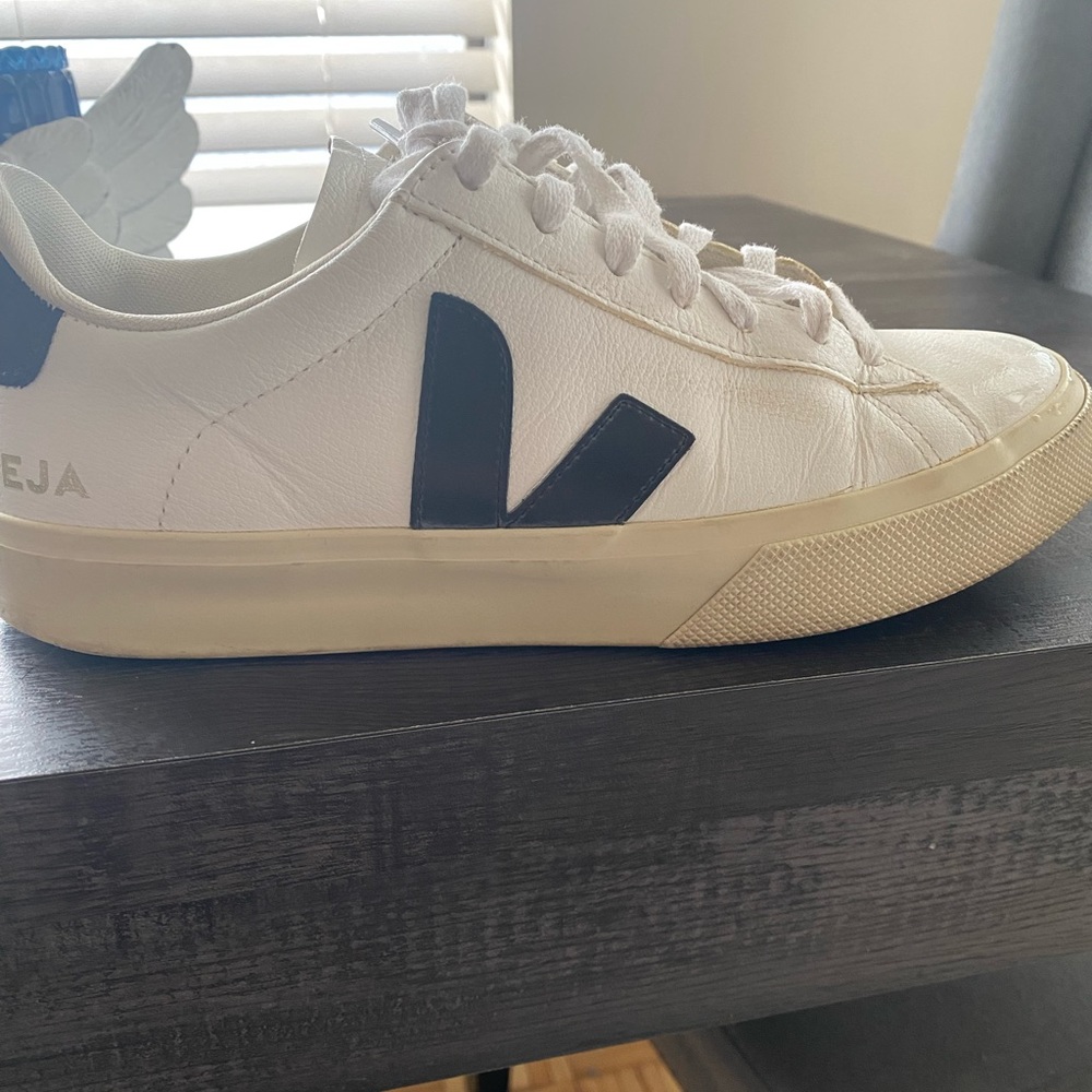 Veja White and Black Sneakers sz 39 leather